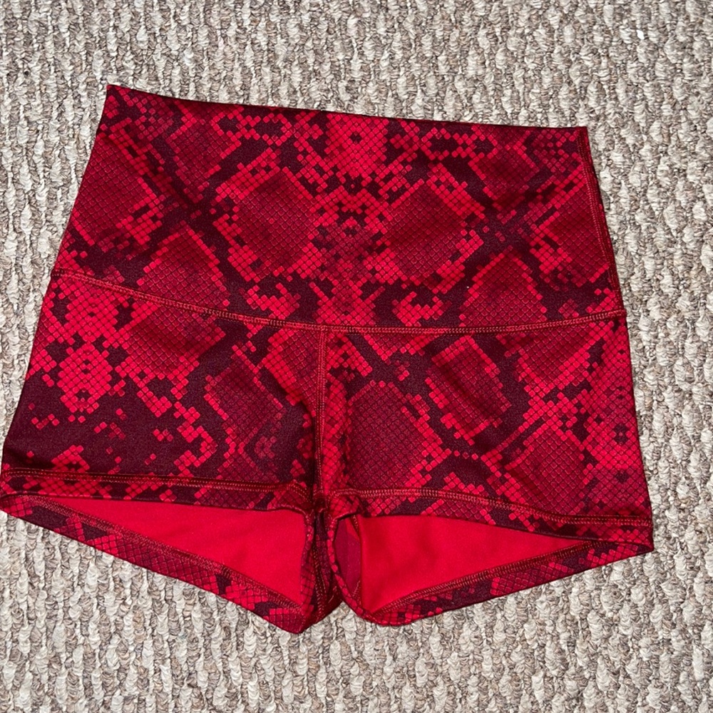 Lululemon Boogie Short (Roll Down)/4/PRISTINE